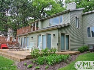 834 Hazelwood Dr, Holland, MI 49424