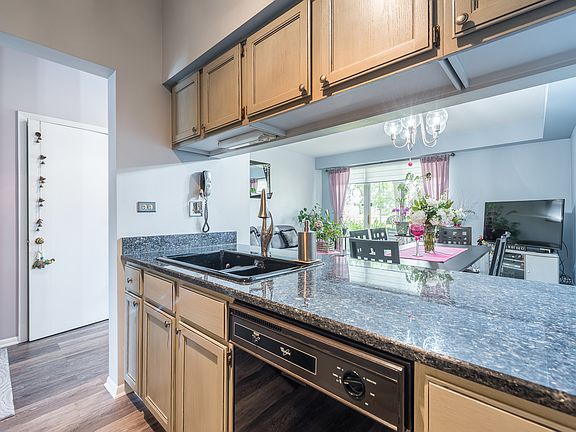 5th image of 1465 Golfview Dr