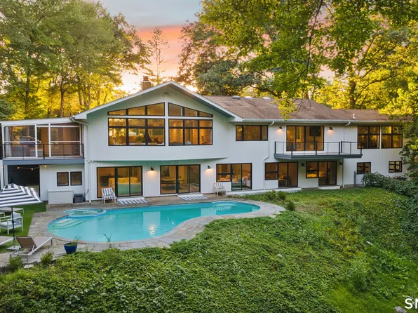 33 Little Fox Ln, Westport, CT 06880