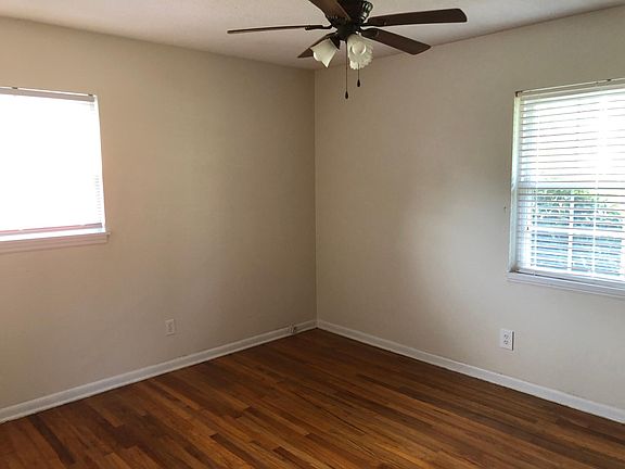 3rd image of 704 Stafford St