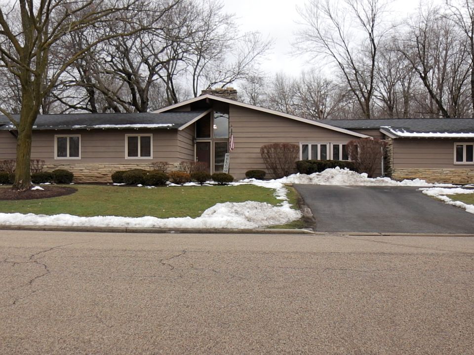 1st image of 100 E Kimberly Ave