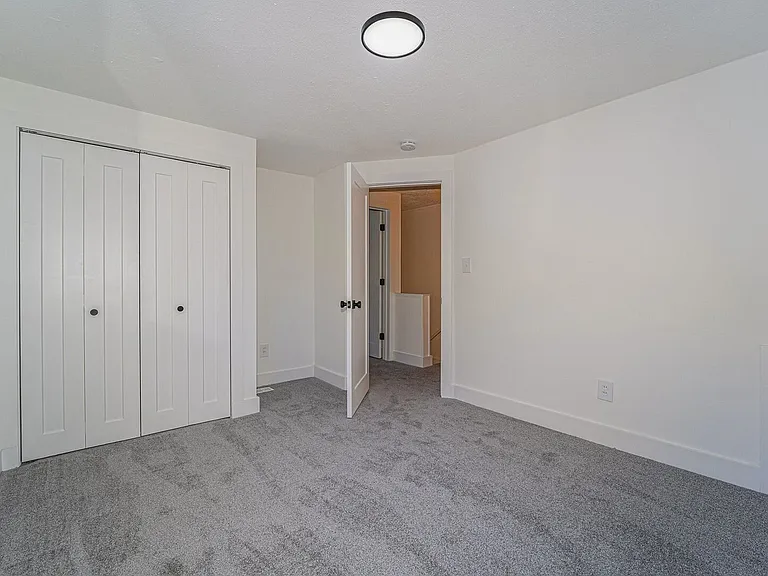 575 E Drayton St — Photo 15