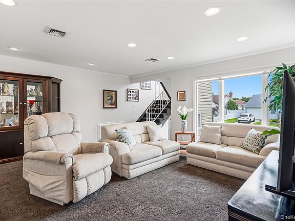 5th image of 32 Elderberry Lane E
