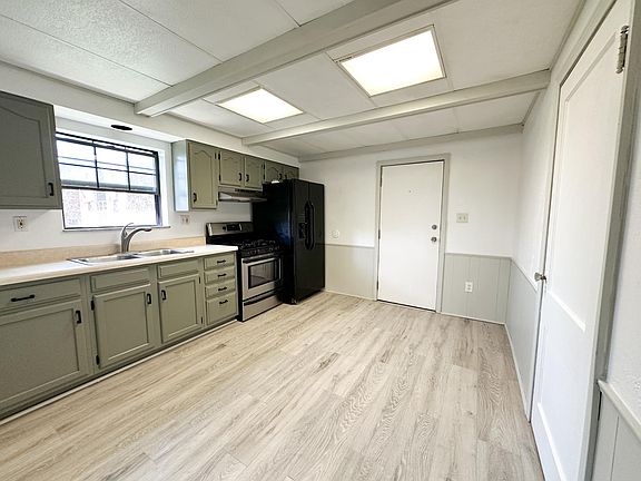 2nd image of 99 Victoria Dr Floor 2