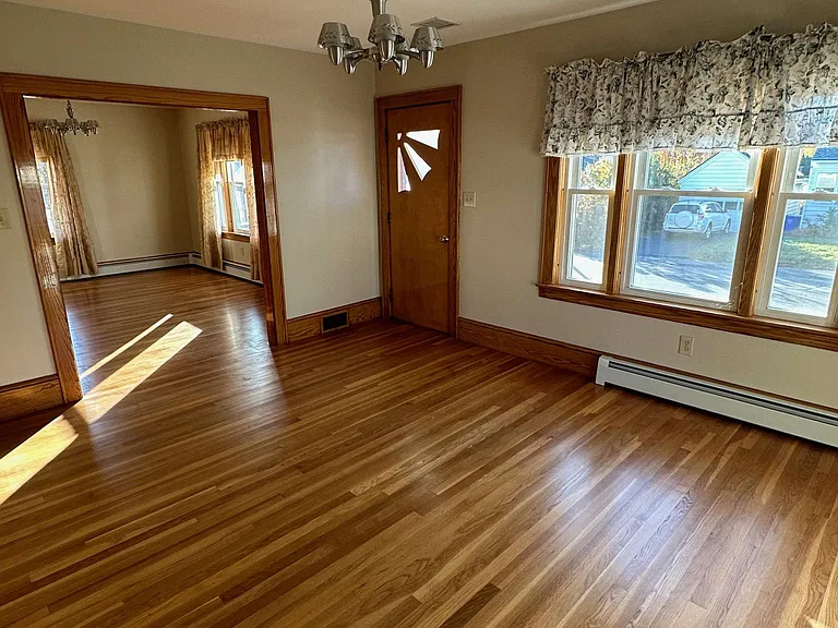 146 Harrington Ave — Photo 10