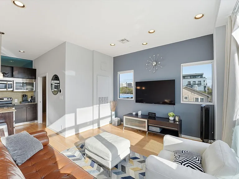 1406 Columbus St #206 — Photo 11