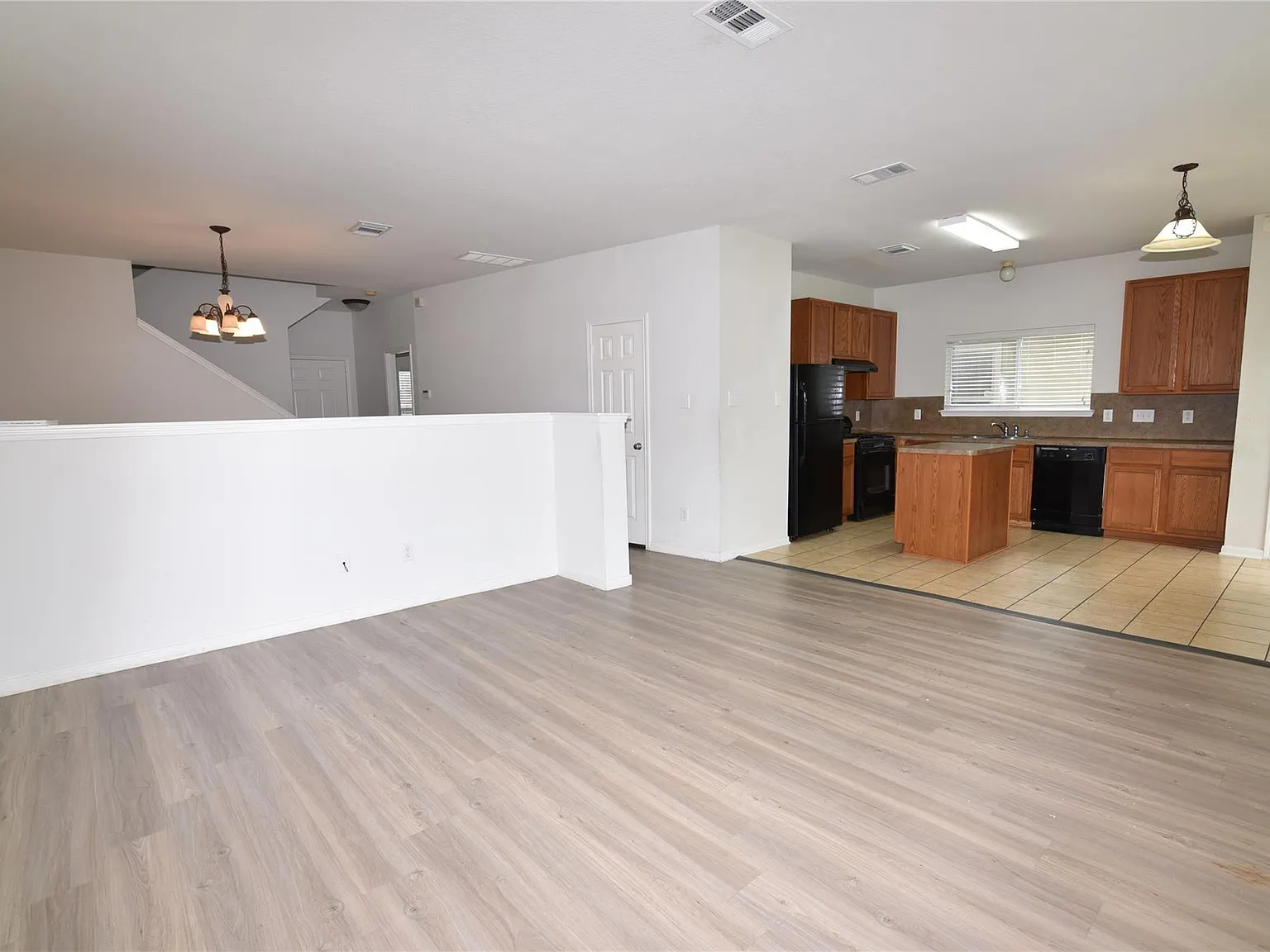 4 bed, 2.5 bath, 2140 sqft, $2,100 — Photo 4