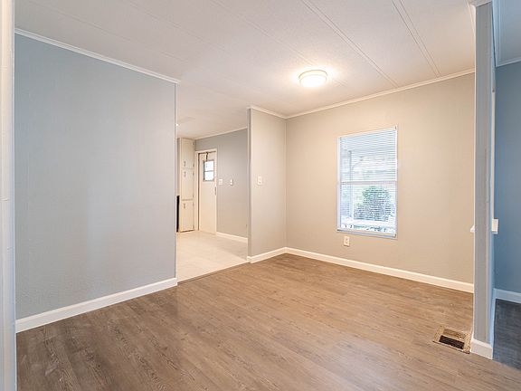 4th image of 5461 Columbus Cir