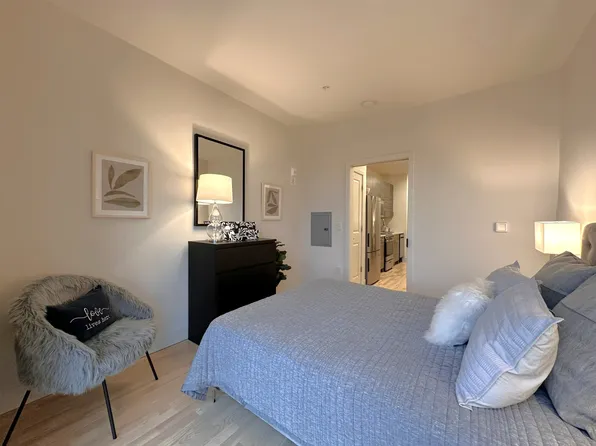 400 Claremont Avenue image 36 of 130