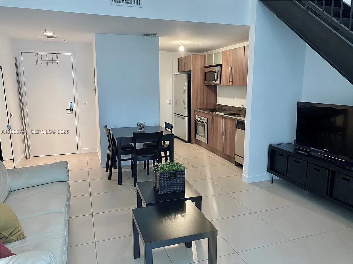 Building Photo - 300 S Biscayne Blvd #604