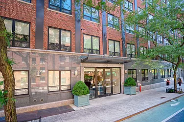 Rented by R New York