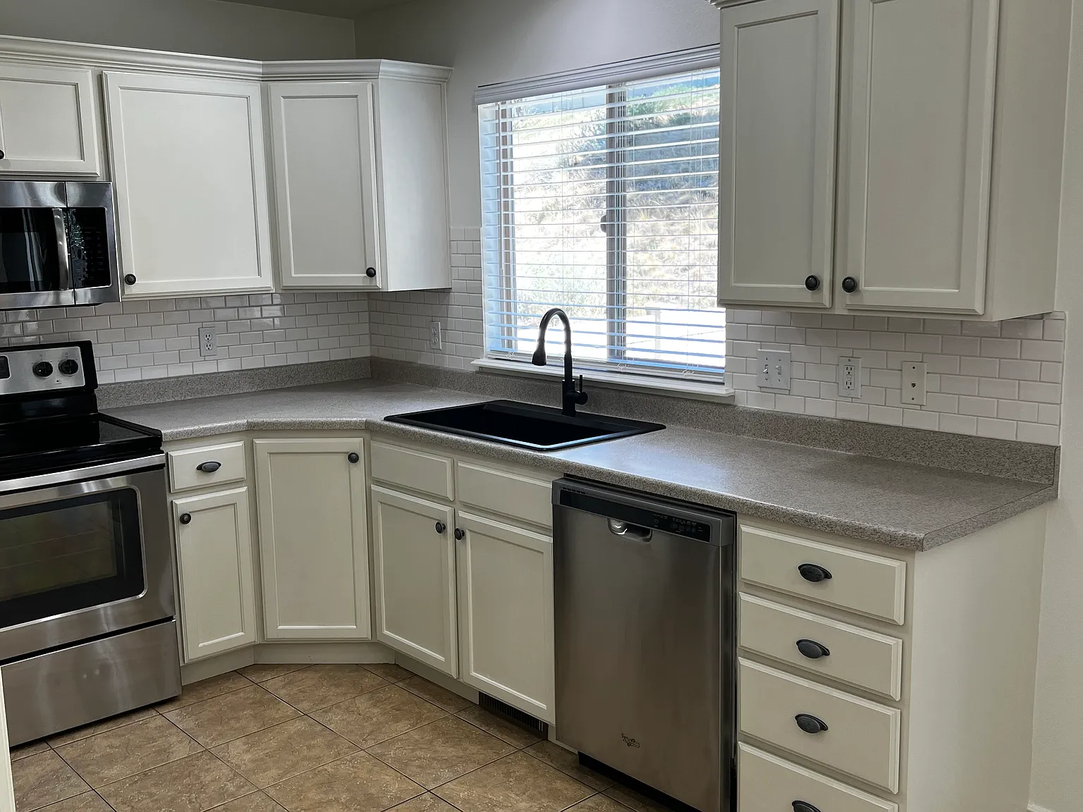 3 bed, 2.5 bath, 1780 sqft, $2,000 — Photo 4