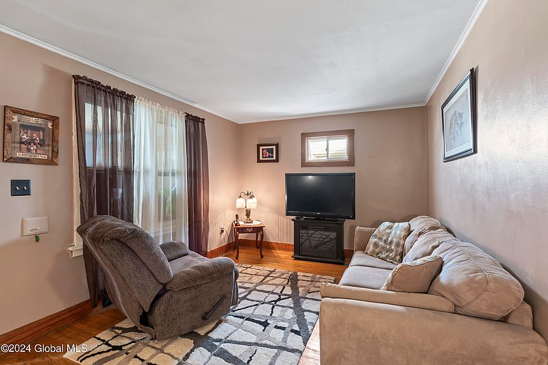 3rd image of 62 Pershing Drive