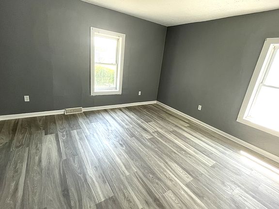 4th image of 311 E 3rd St