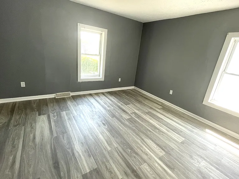 311 E 3rd St — Photo 3