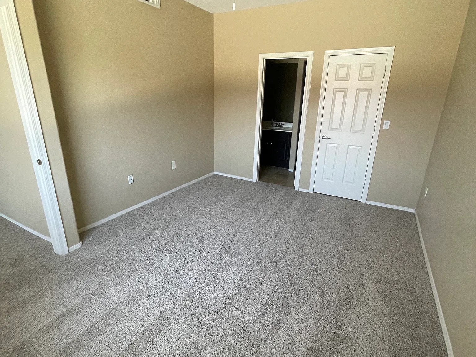 2 bed, 1037 sqft, $1,700 — Photo 3