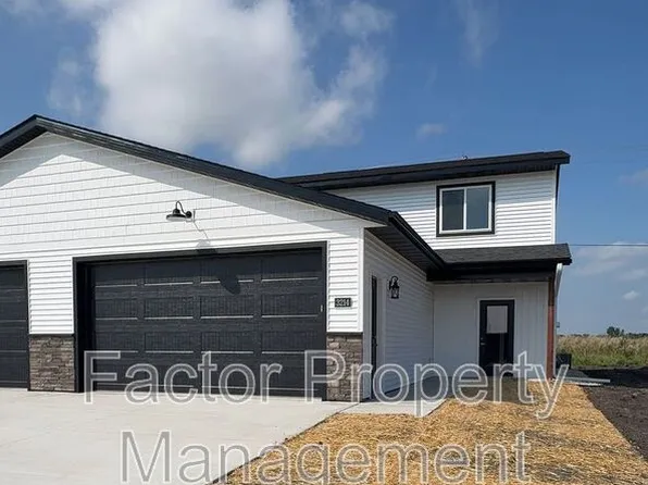3214 Scotch Ln, Mankato, MN 56001