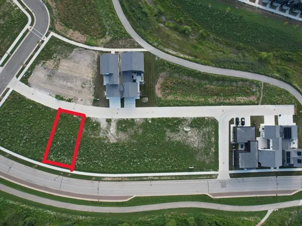 9407 South LAKE VISTA PARKWAY, Oak Creek, WI 53154