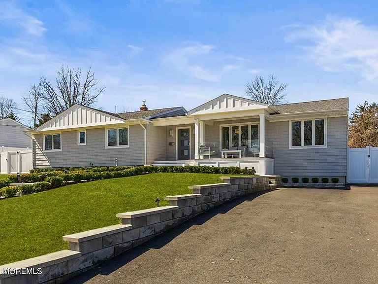 866 Red Oaks Dr — Photo 3