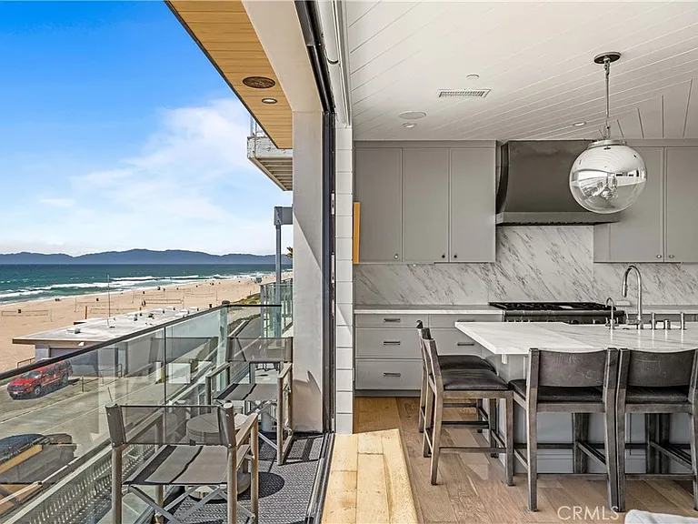 2200 The Strand #B — Photo 10