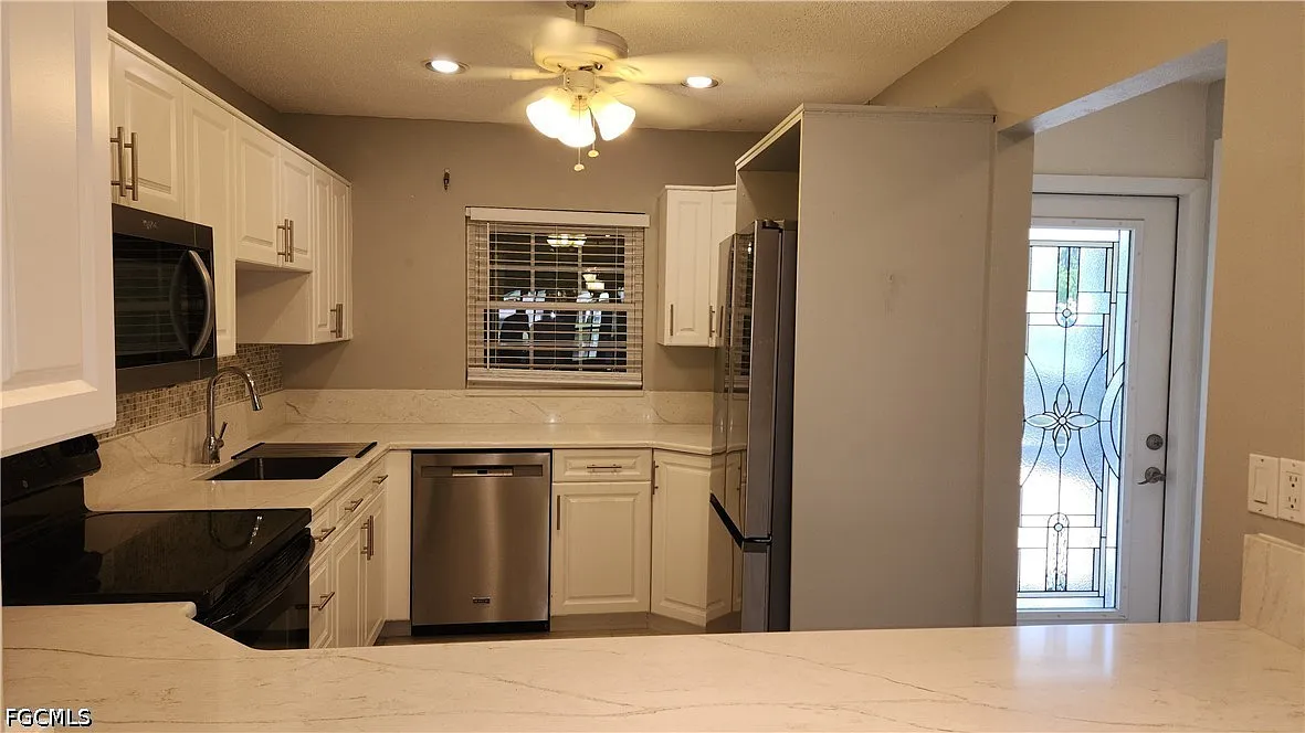 3 bed, 2.5 bath, 1614 sqft, $1,900 — Photo 3