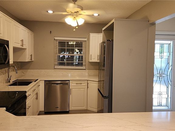 3rd image of 6984 Winkler Rd
