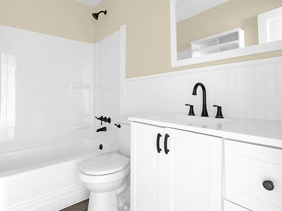 2nd image of 2852 Northglen Dr
