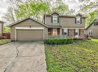 404 S Winterbrooke Dr, Olathe, KS 66062