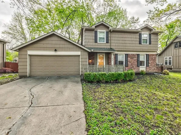 404 S Winterbrooke Dr, Olathe, KS 66062