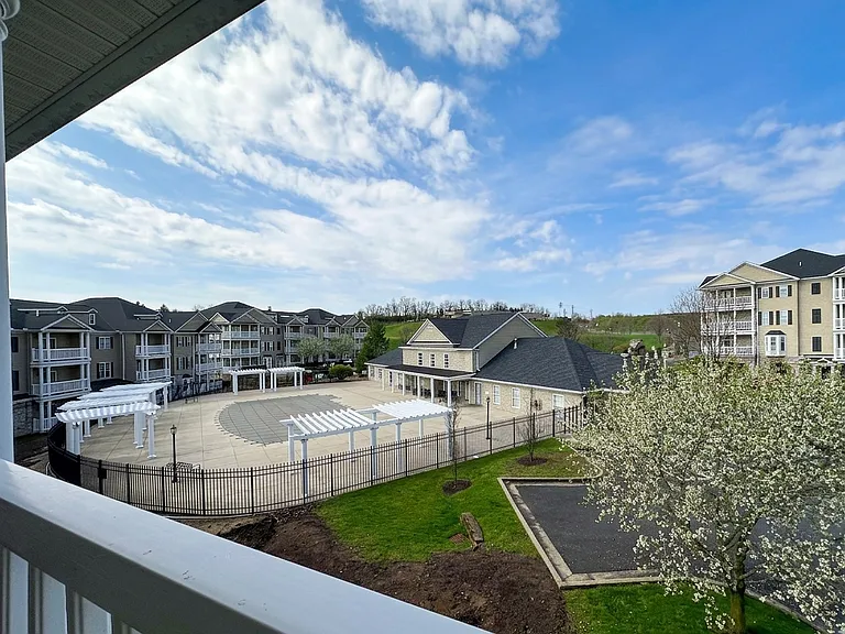 2537 Suncrest Vlg — Photo 16