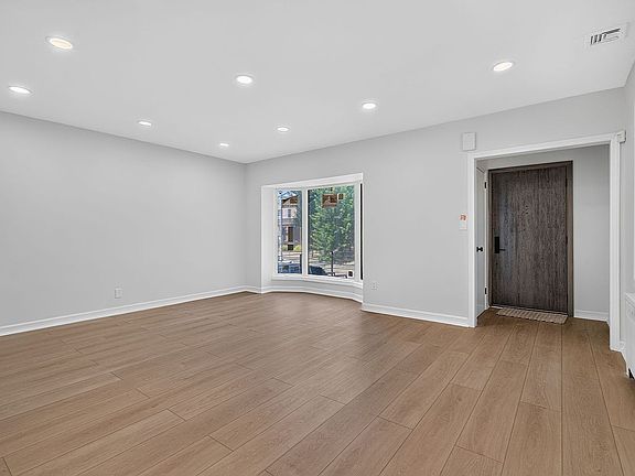 4th image of 4091 Ocean Ave