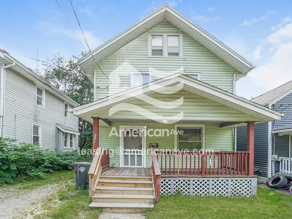 586 Johnston Ct