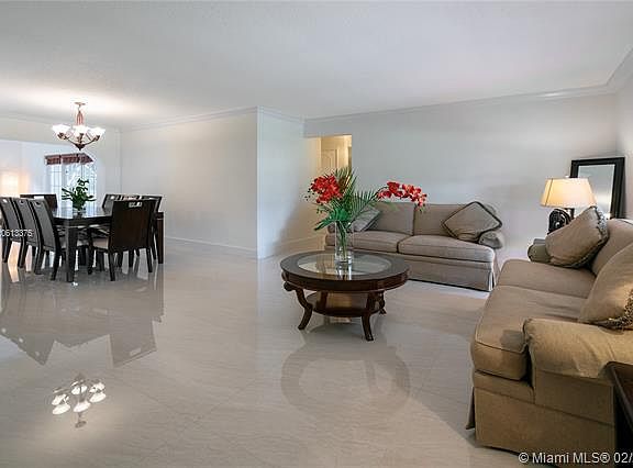 Updated Palmetto Bay Gem... Tropical Paradise