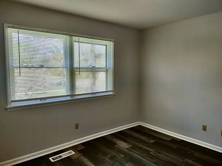 117 E Moore St — Photo 5