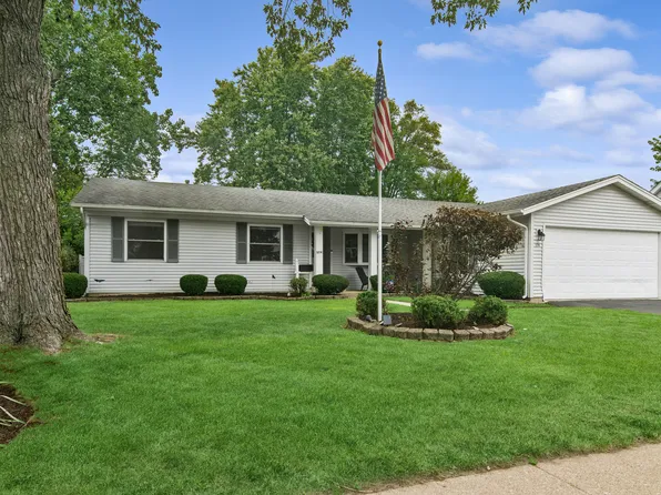 574 Bristol Ln, Elk Grove Village, IL 60007