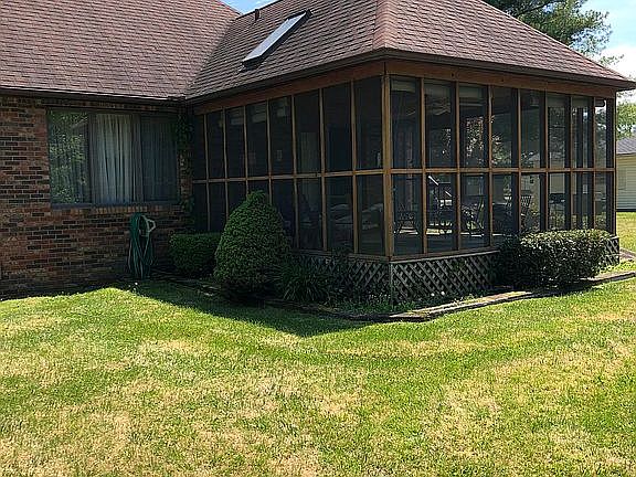 3rd image of 145 Cathlyn Dr