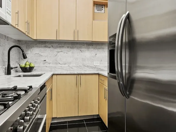 11 Riverside Drive image 4 of 13