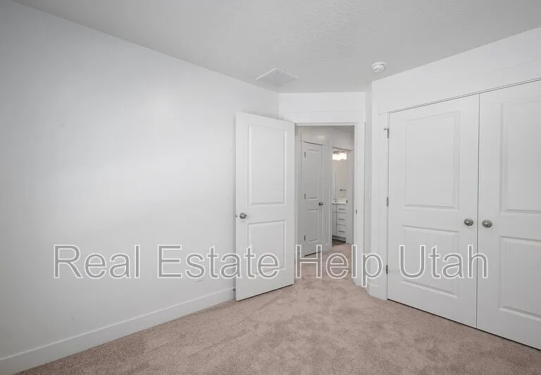 281 W 1150 N — Photo 32