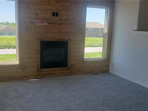 3rd image of 1604 NE Jaclyn Dr