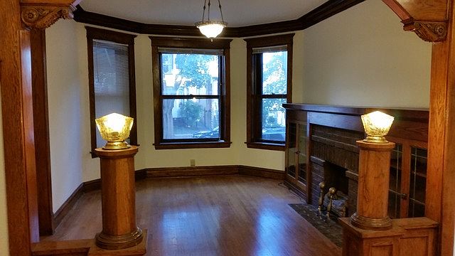 1st image of 4710 N Artesian Ave #1F