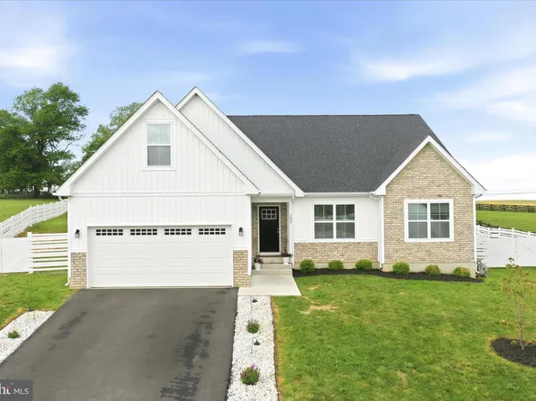 202 Naples Way, Charles Town, WV 25414