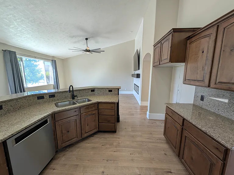 8743 N Franklin Dr — Photo 17