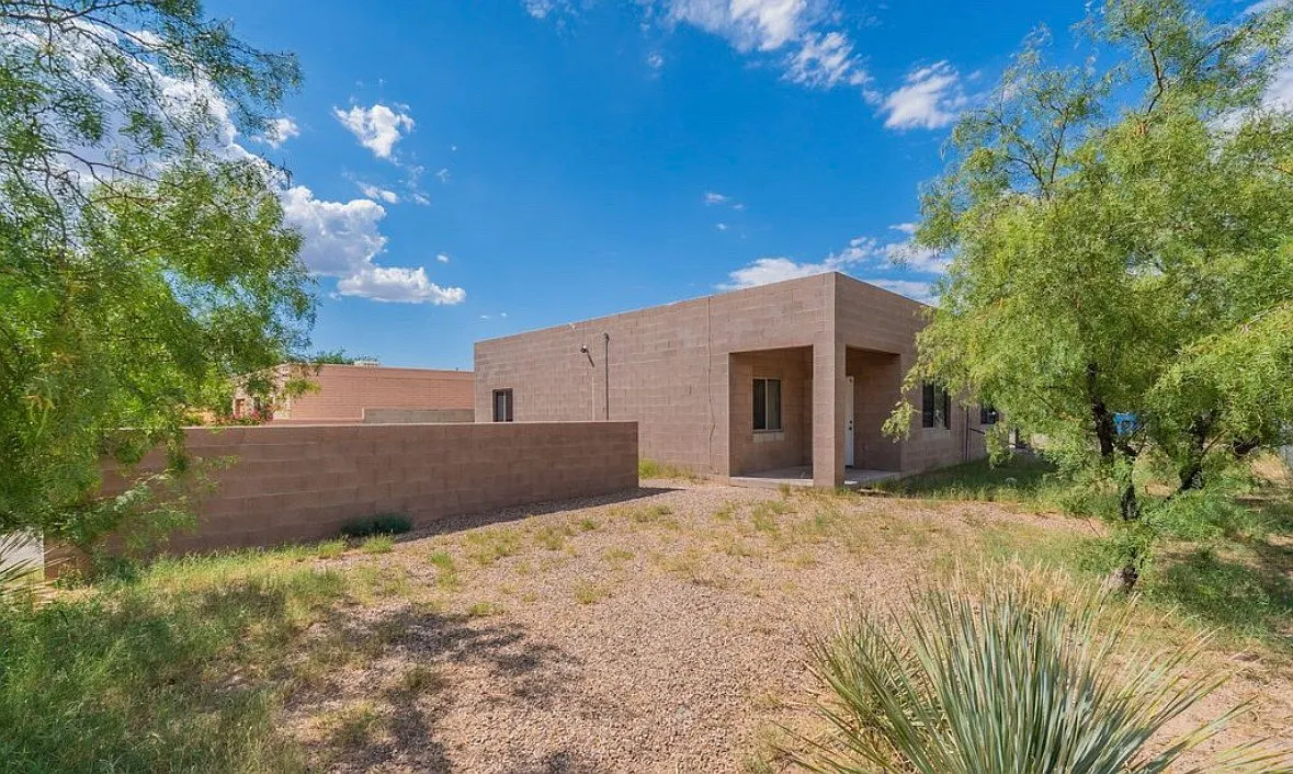 3 bed, 912 sqft, $1,500 — Photo 1