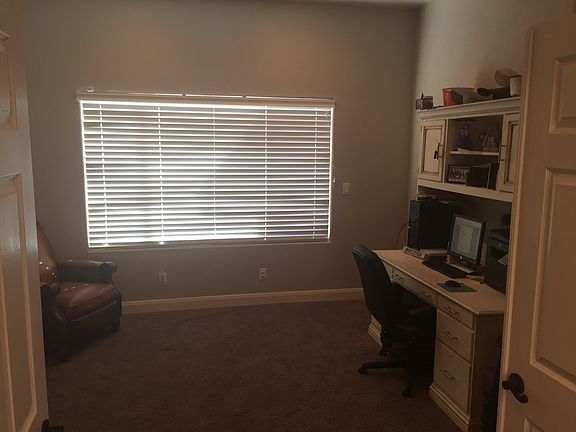 Office/with wall bed 