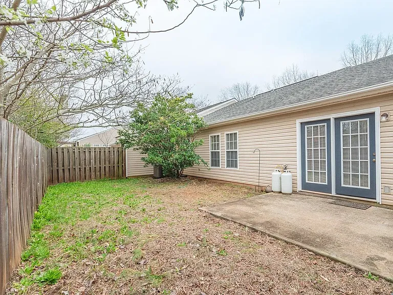215 E Middlebury Ln SW — Photo 22