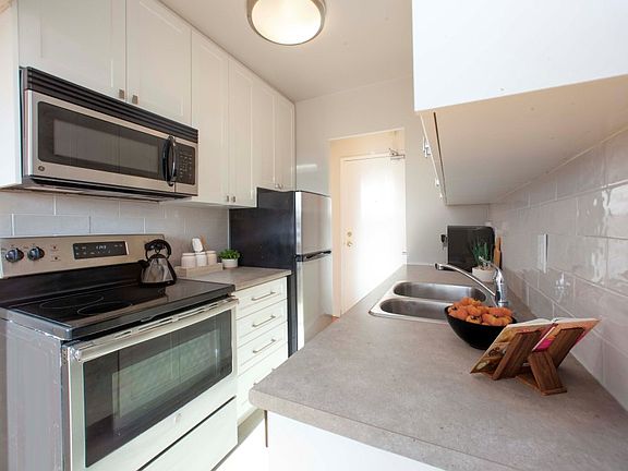 4th image of 437 Glen Park Ave