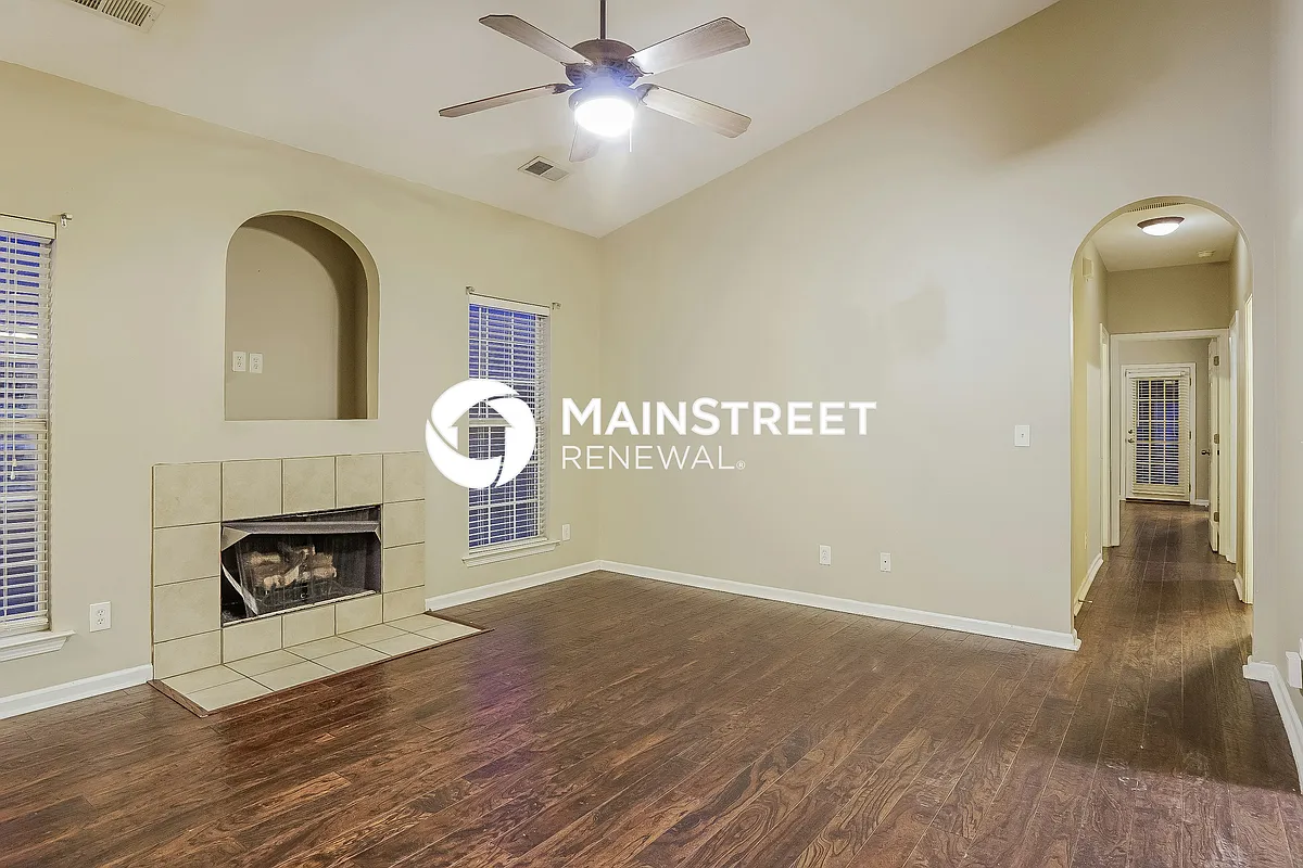 Living Room - 4737 Longmeadow Dr