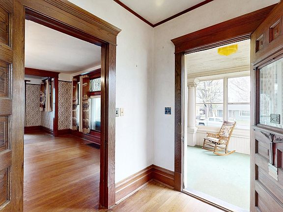 4th image of 220 N 3rd St