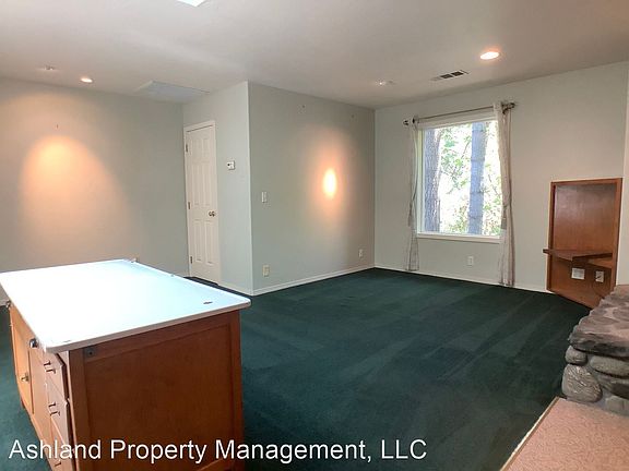 4th image of 512 1/2 Granite St