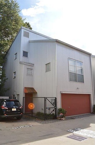 1st image of 920 Memorial Dr SE Unit 22